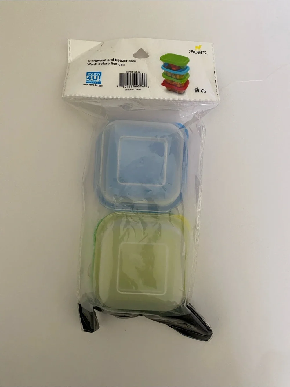 4 BPA free Plastic Containers with Lids